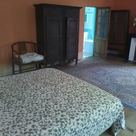 Maison Forte De Ceyssac Guest house